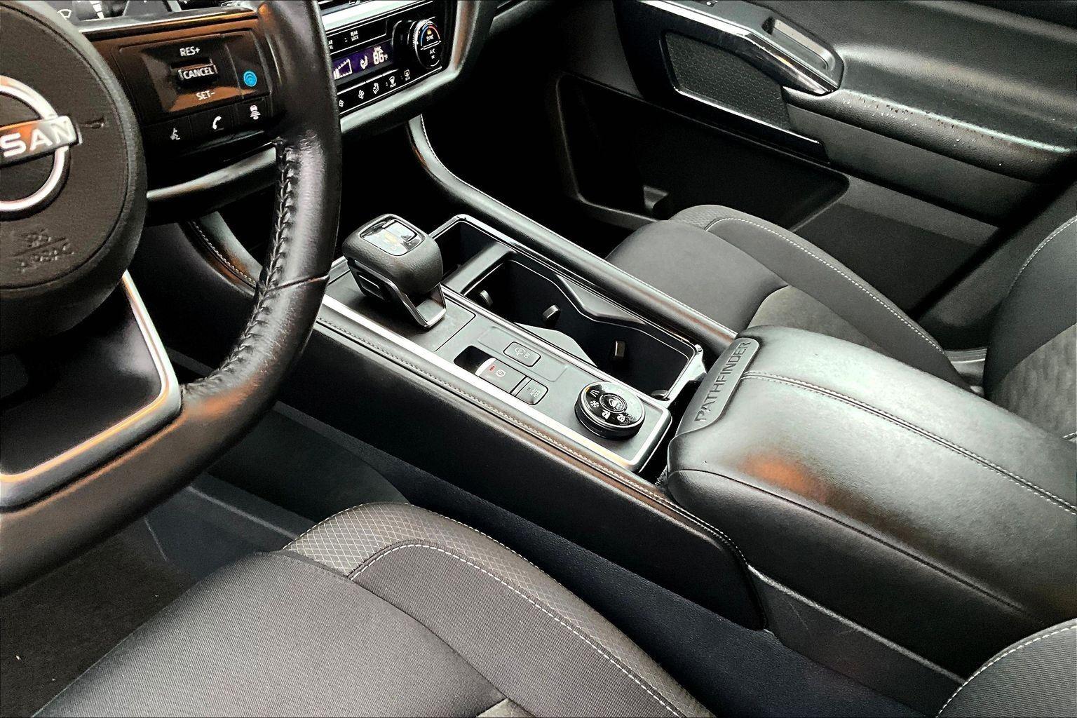 2024 Nissan Pathfinder SV - Photo 16