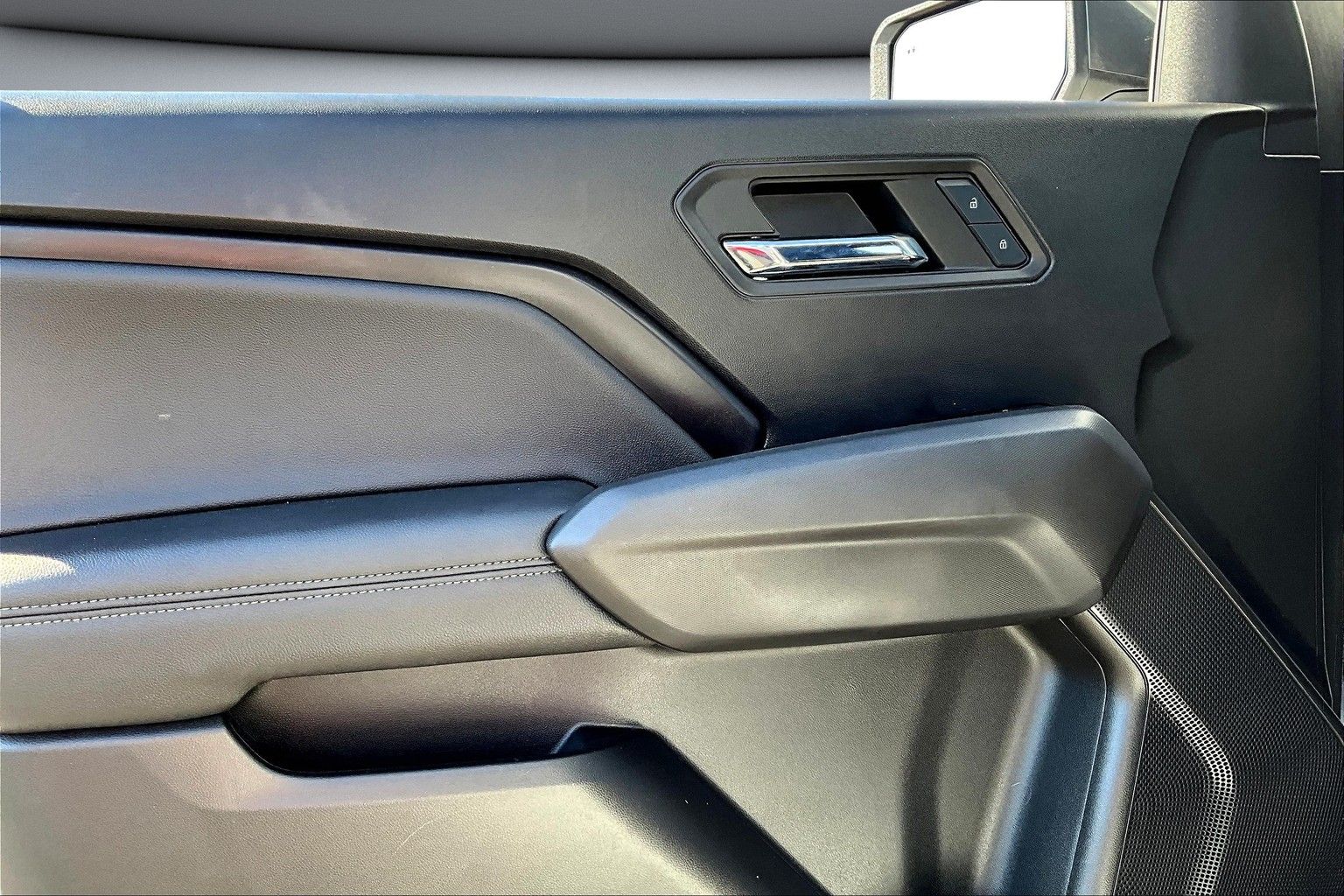 2023 Chevrolet Colorado LT - Photo 20