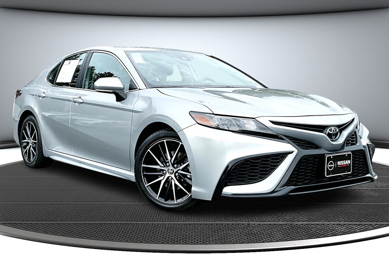 2022 Toyota Camry SE's photo