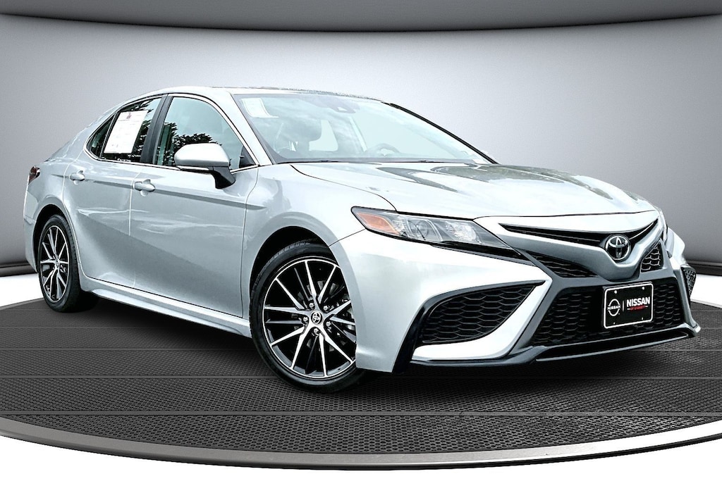 Used 2022 Toyota Camry SE Sedan