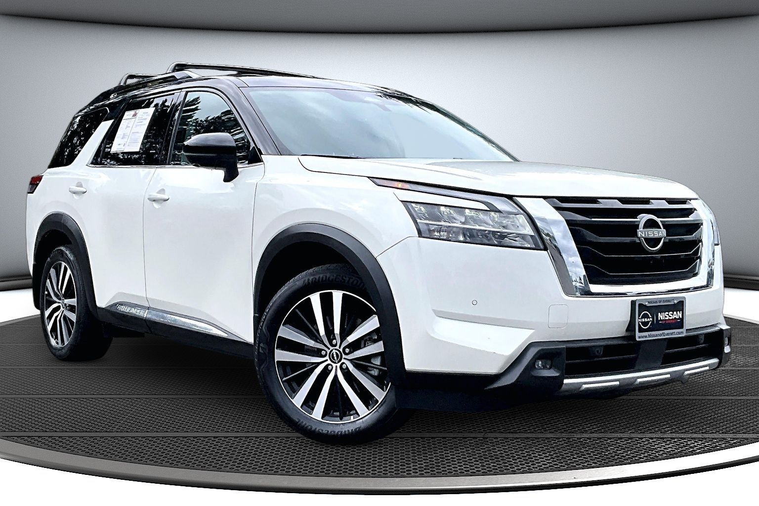 2023 Nissan Pathfinder Platinum 4WD's photo