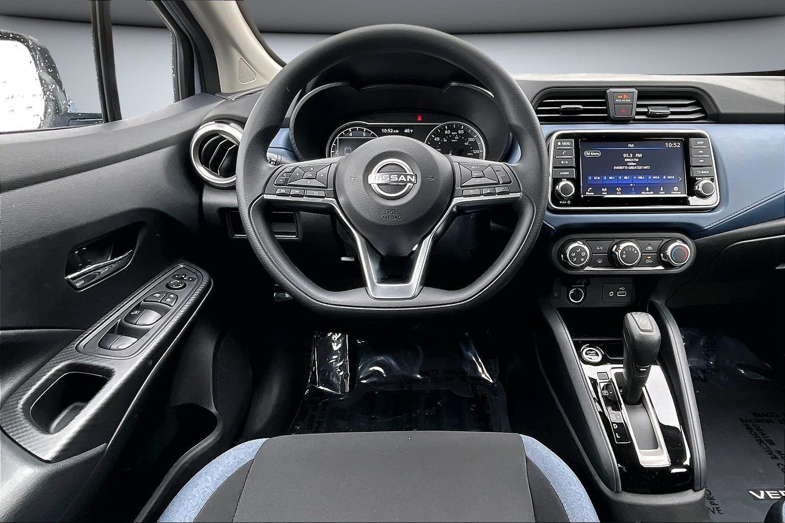 2025 Nissan Versa 1.6 SV CVT's photo