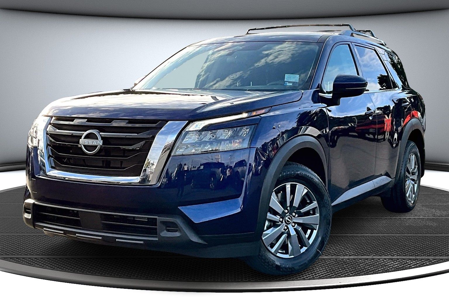 2025 Nissan Pathfinder SV photo 2