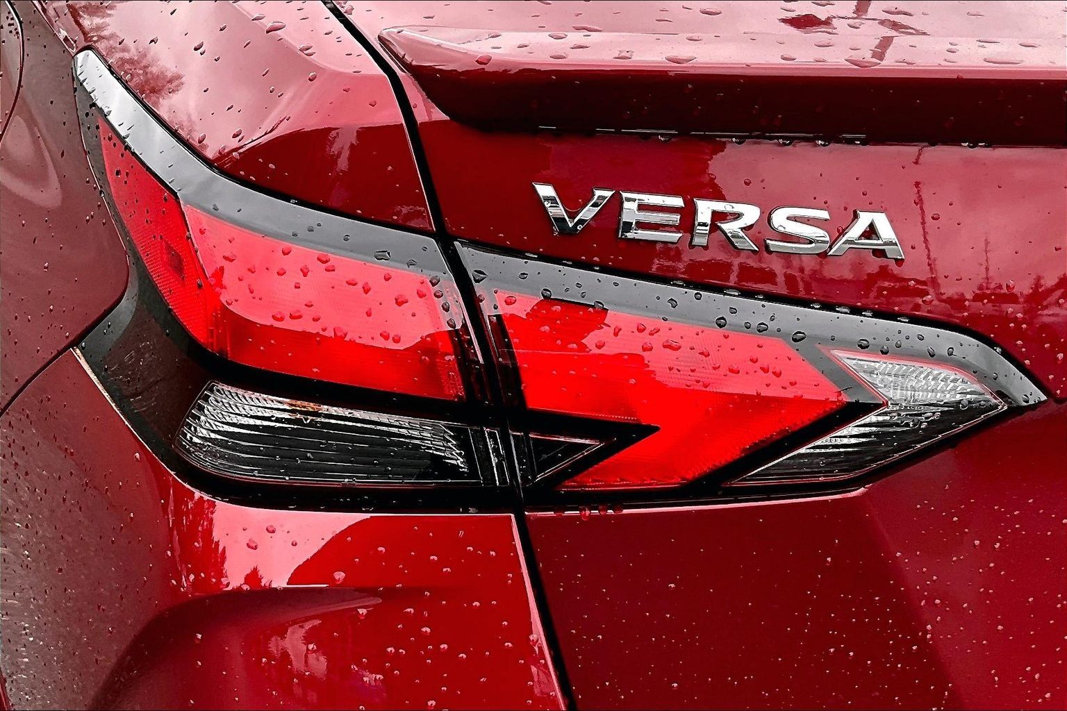 2025 Nissan Versa Sedan SR - Photo 13