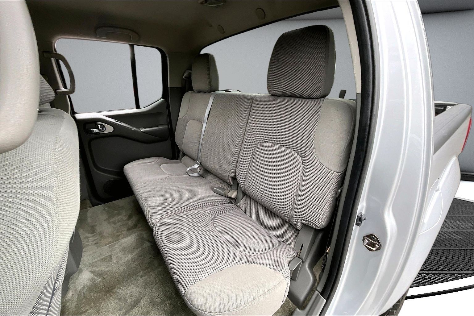 2013 Nissan Frontier SV - Photo 20