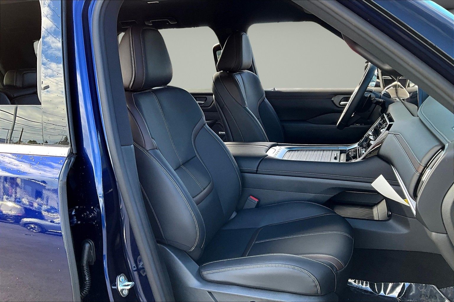 2026 Nissan Armada SL - Photo 11