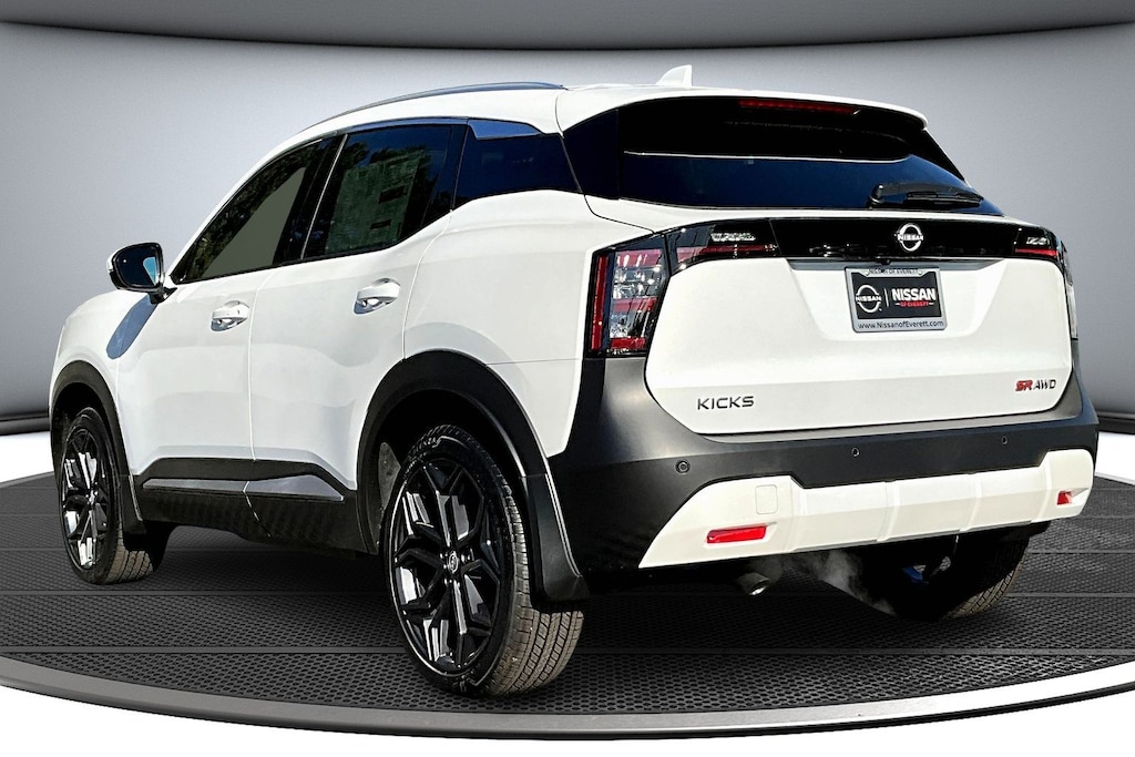 New 2025 Nissan Kicks SR SUV