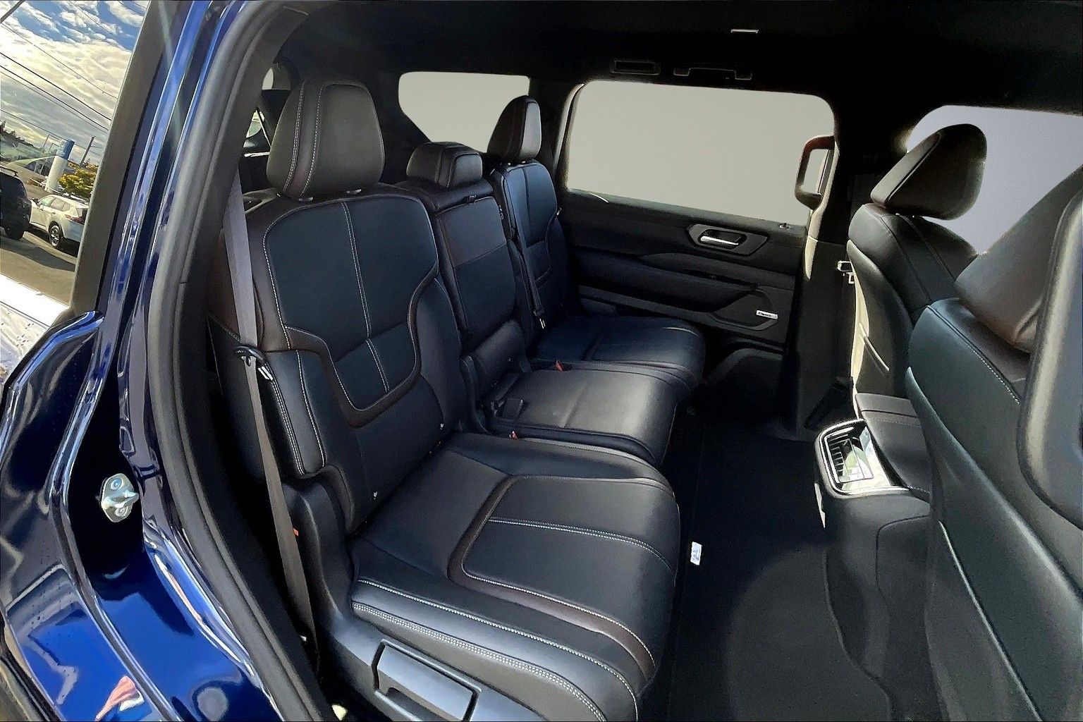 2026 Nissan Armada SL - Photo 10