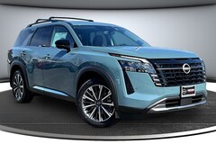 2026 Nissan Pathfinder Platinum SUV