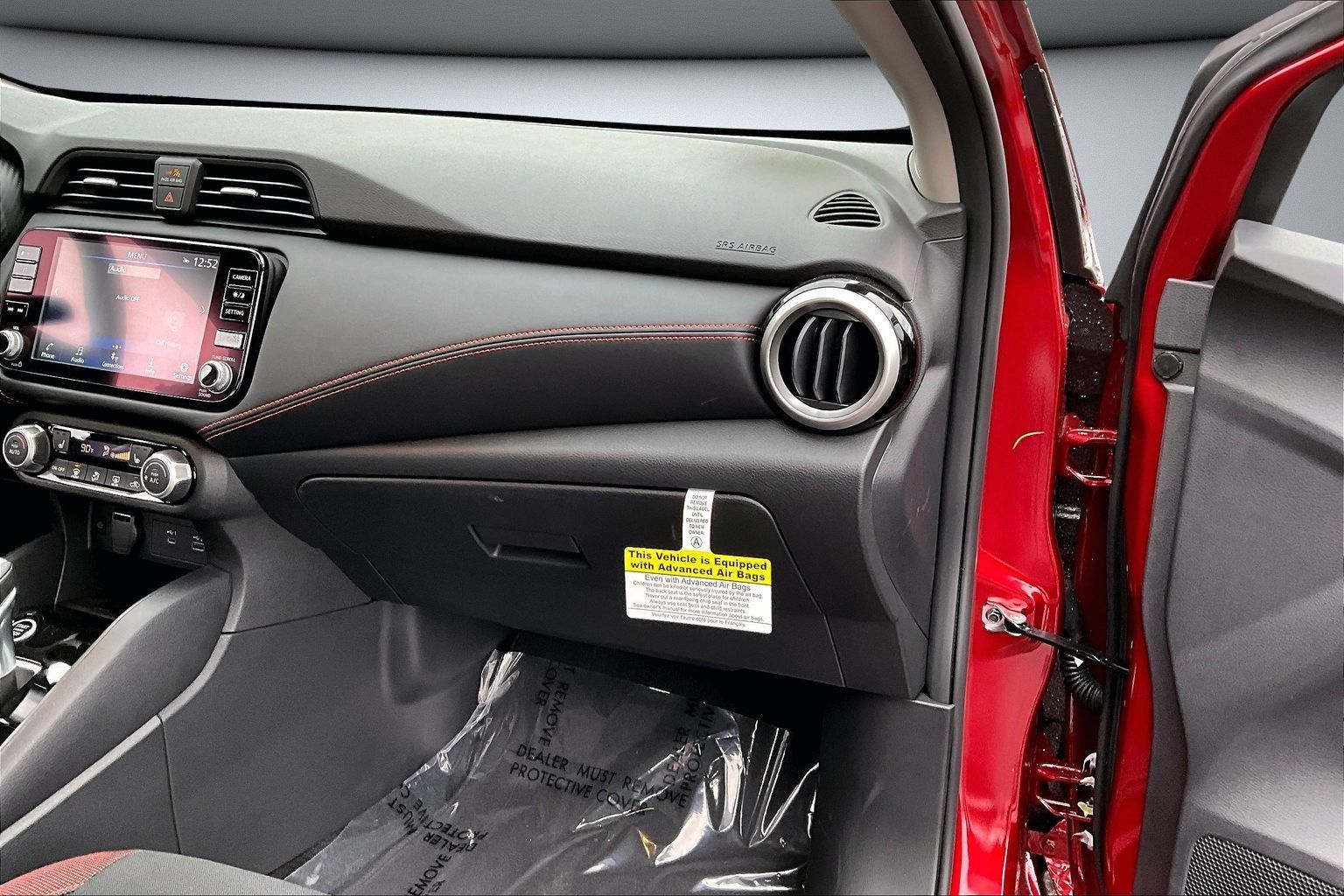 2025 Nissan Versa Sedan SR - Photo 15