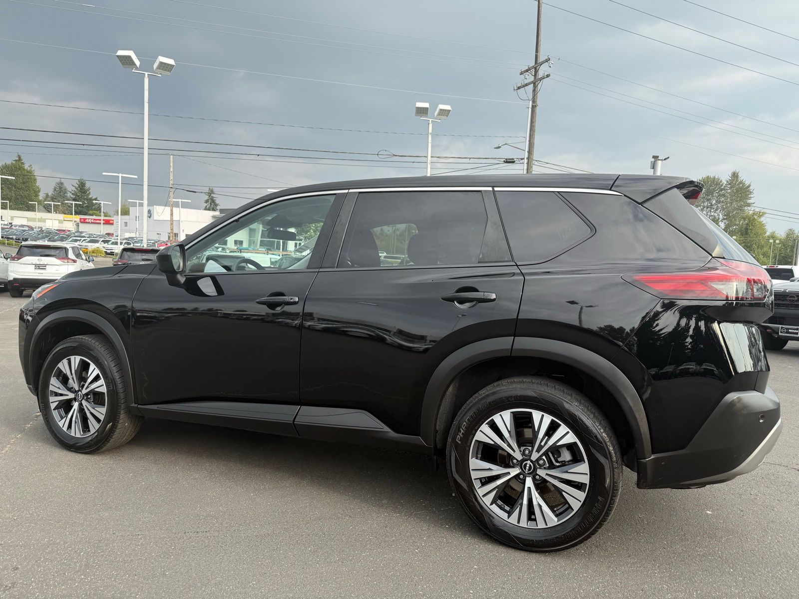 2023 Nissan Rogue SV photo 3