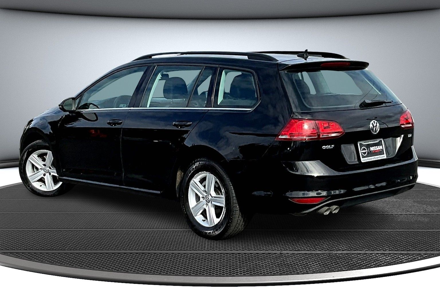2015 Volkswagen Golf SportWagen TDI S photo 4