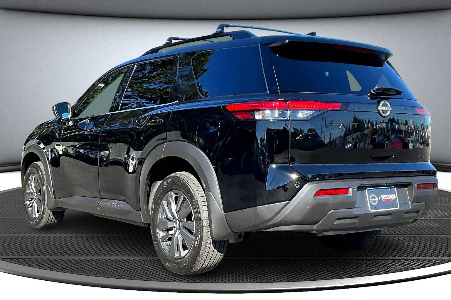 2025 Nissan Pathfinder SV photo 3
