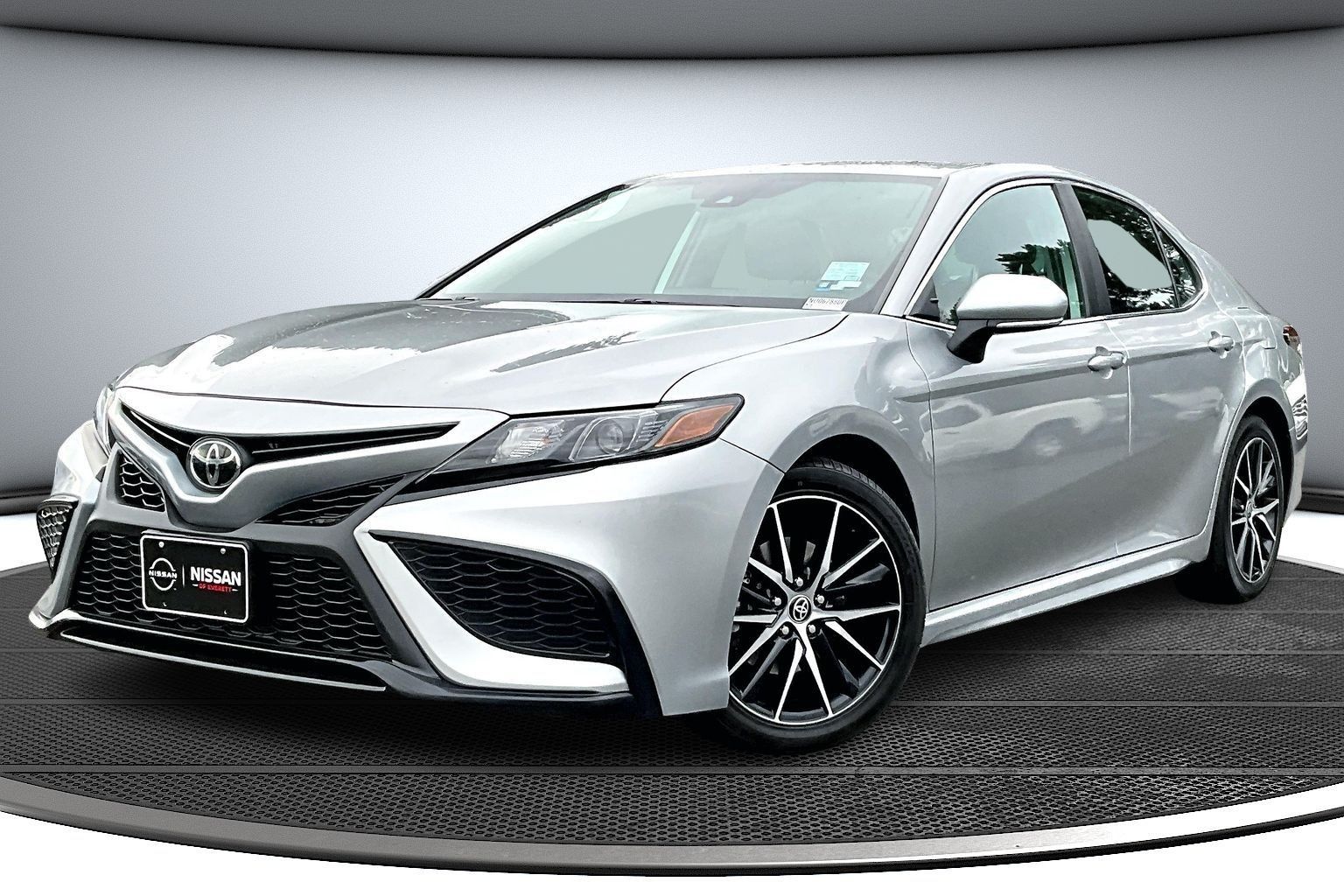 2022 Toyota Camry SE photo 3