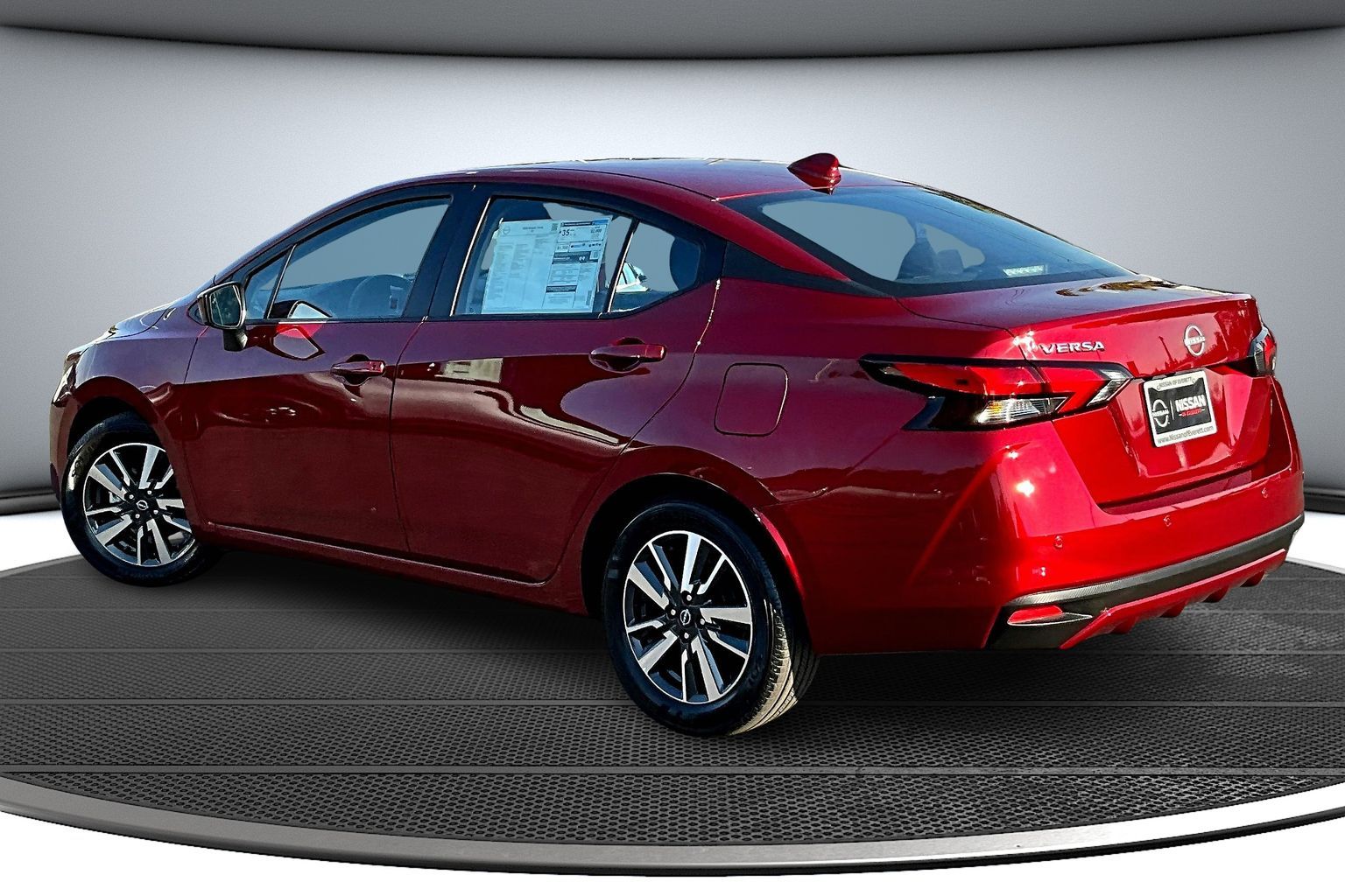 2025 Nissan Versa 1.6 SV photo 3