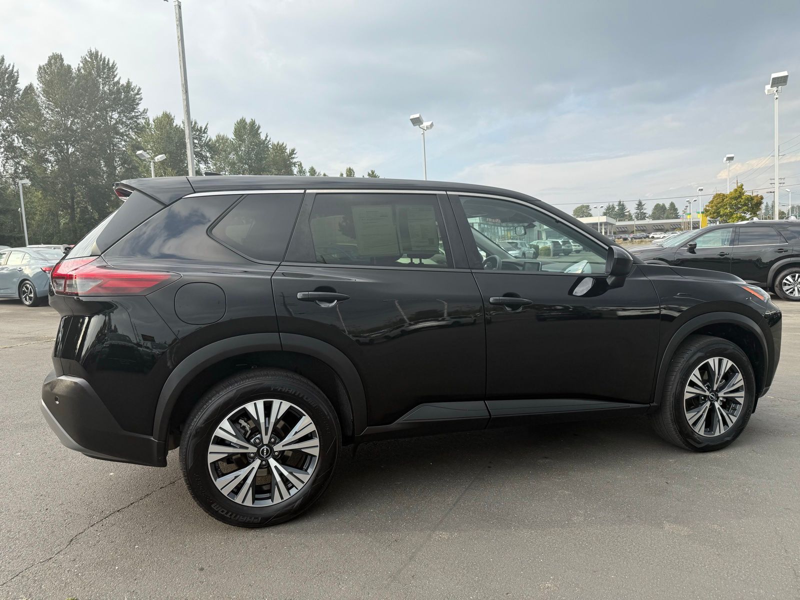 2023 Nissan Rogue SV photo 4