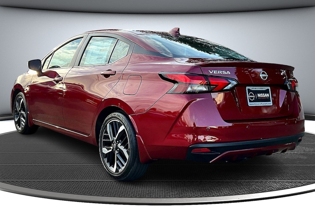 New 2025 Nissan Versa 1.6 SR Sedan