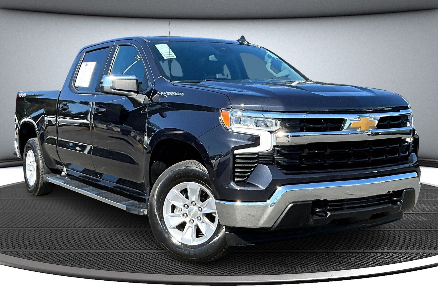 2024 Chevrolet Silverado 1500 LT's photo