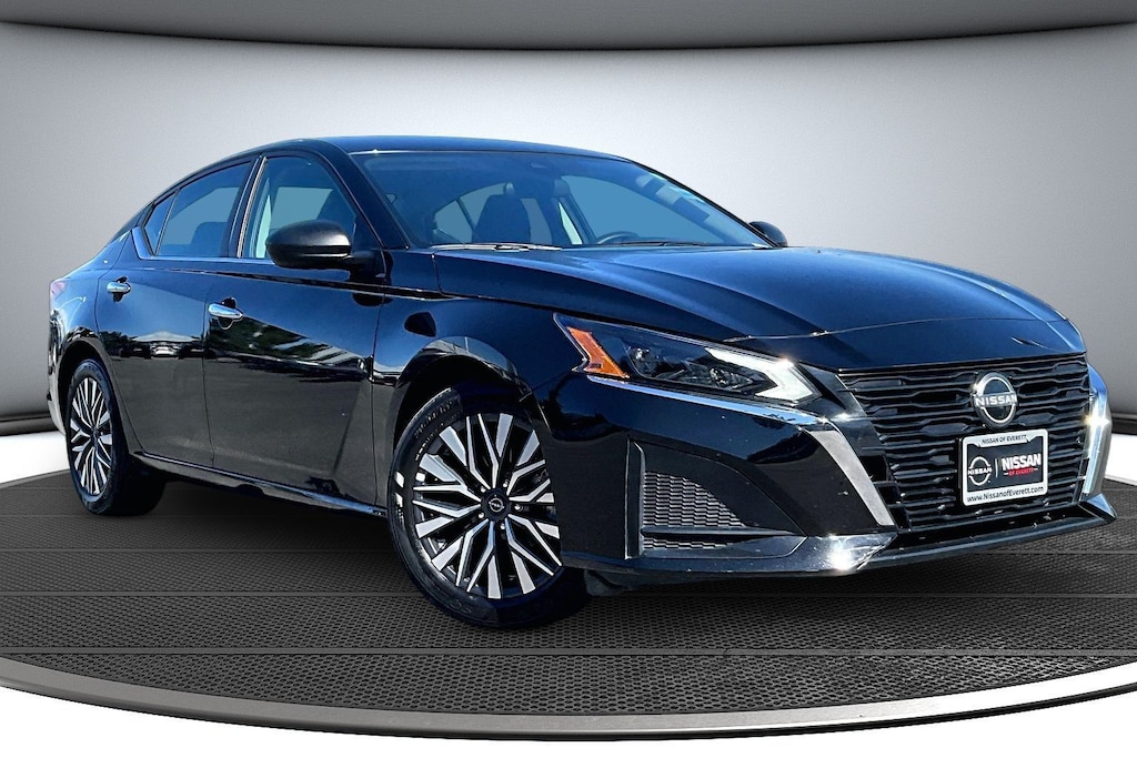Used 2025 Nissan Altima SV Sedan