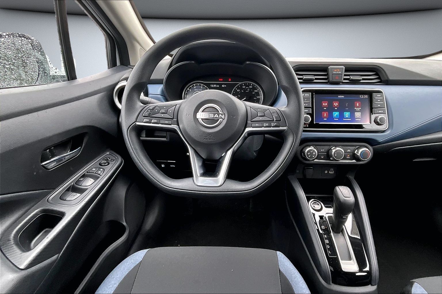 2025 Nissan Versa 1.6 SV CVT's photo