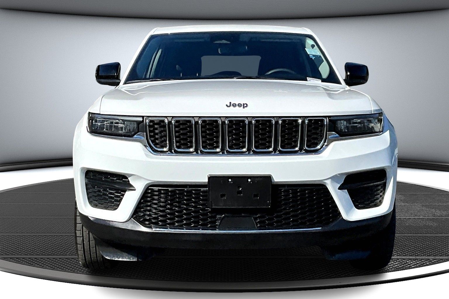 2023 Jeep Grand Cherokee Laredo Altitude photo 2