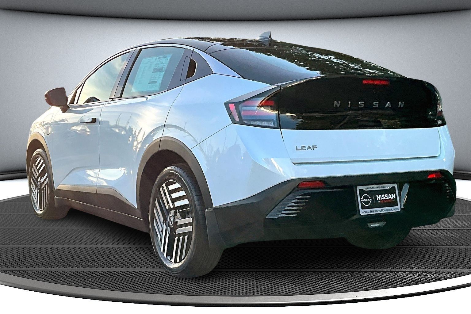 2026 Nissan Leaf SV photo 3