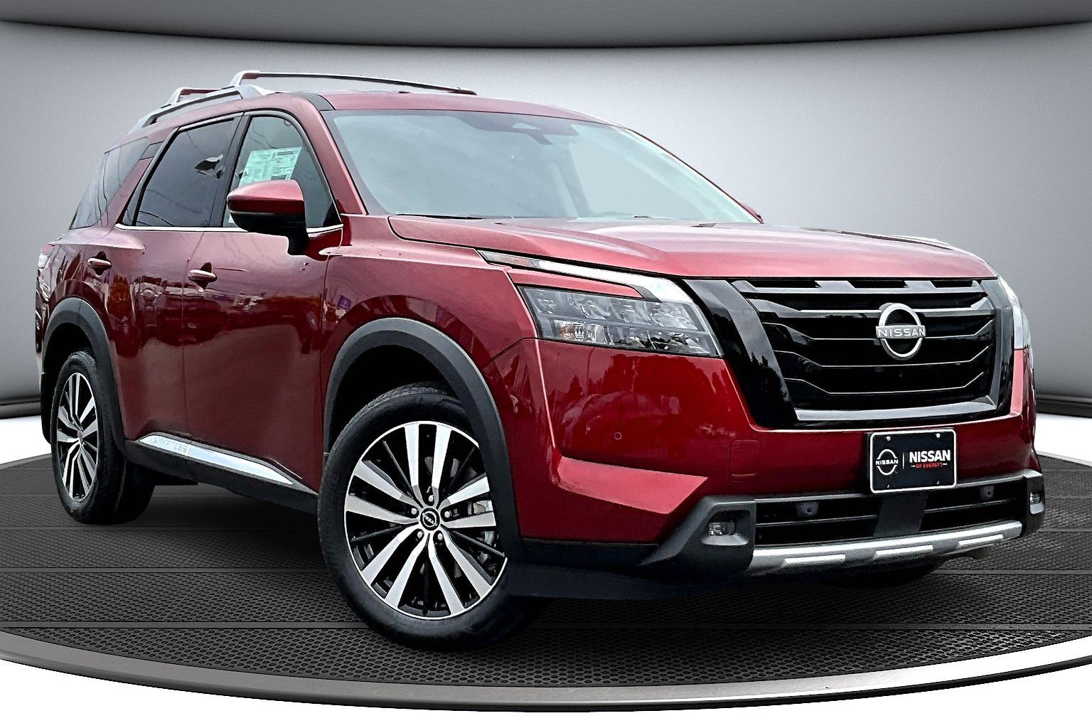 2025 Nissan Pathfinder Platinum's photo