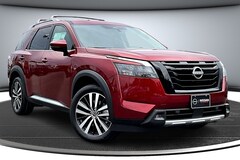 2025 Nissan Pathfinder Platinum SUV