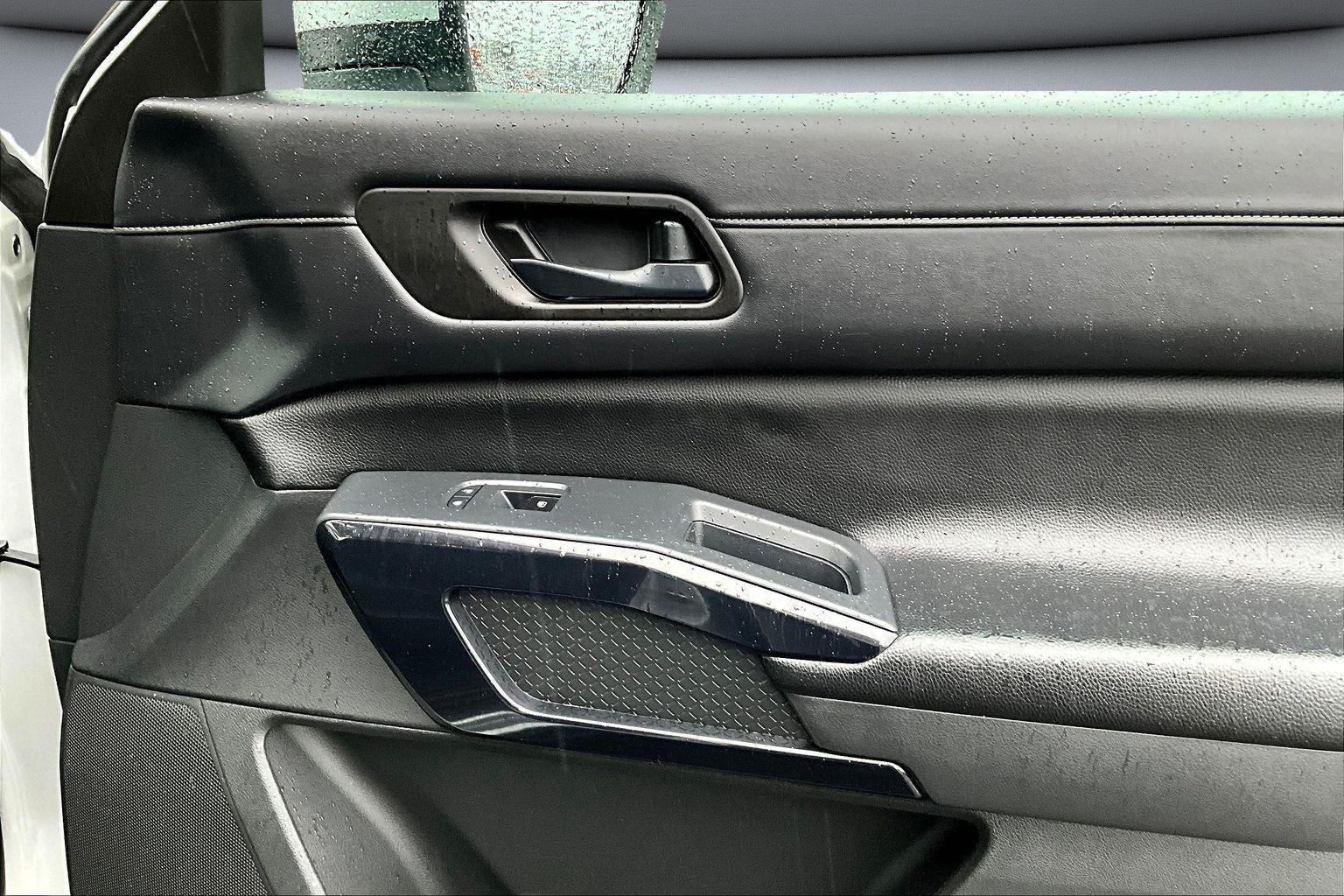 2024 Nissan Pathfinder SV - Photo 27