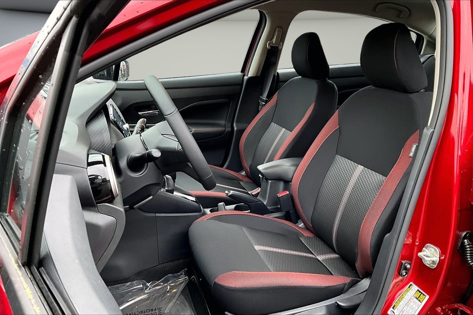 2025 Nissan Versa Sedan SR - Photo 11