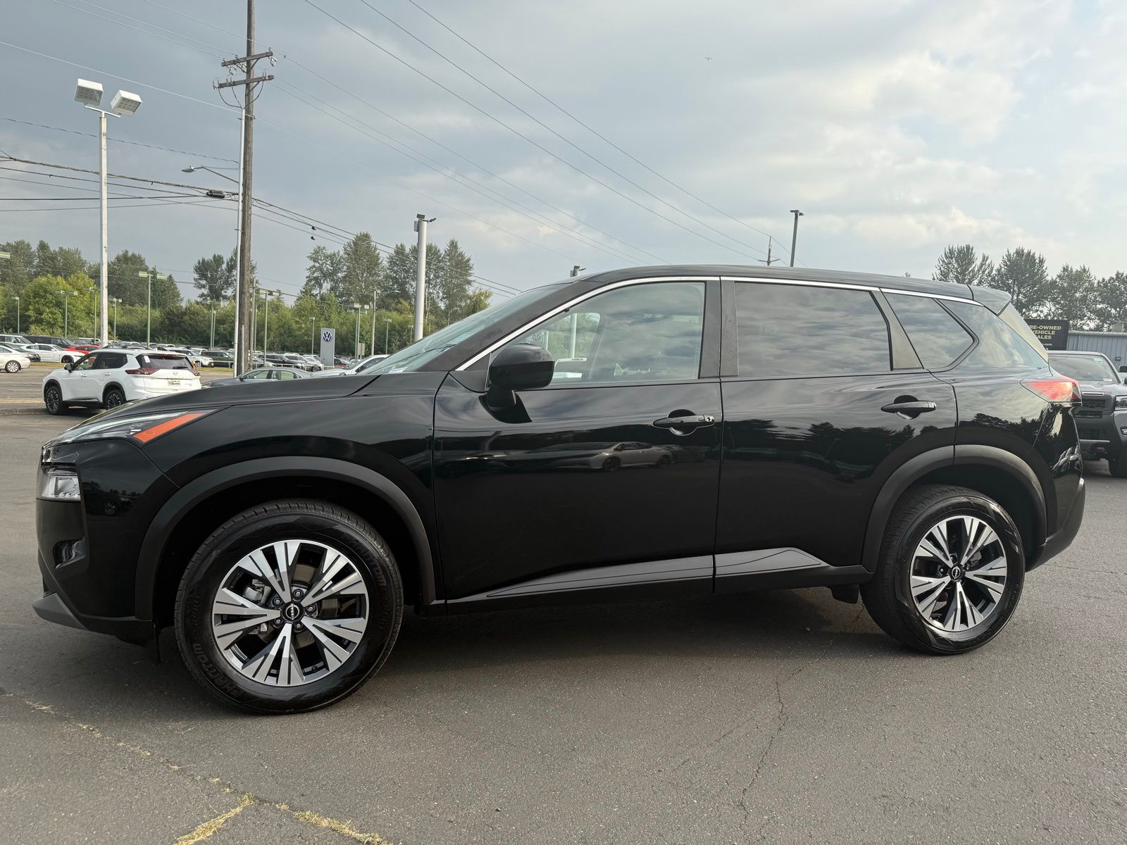 2023 Nissan Rogue SV photo 2