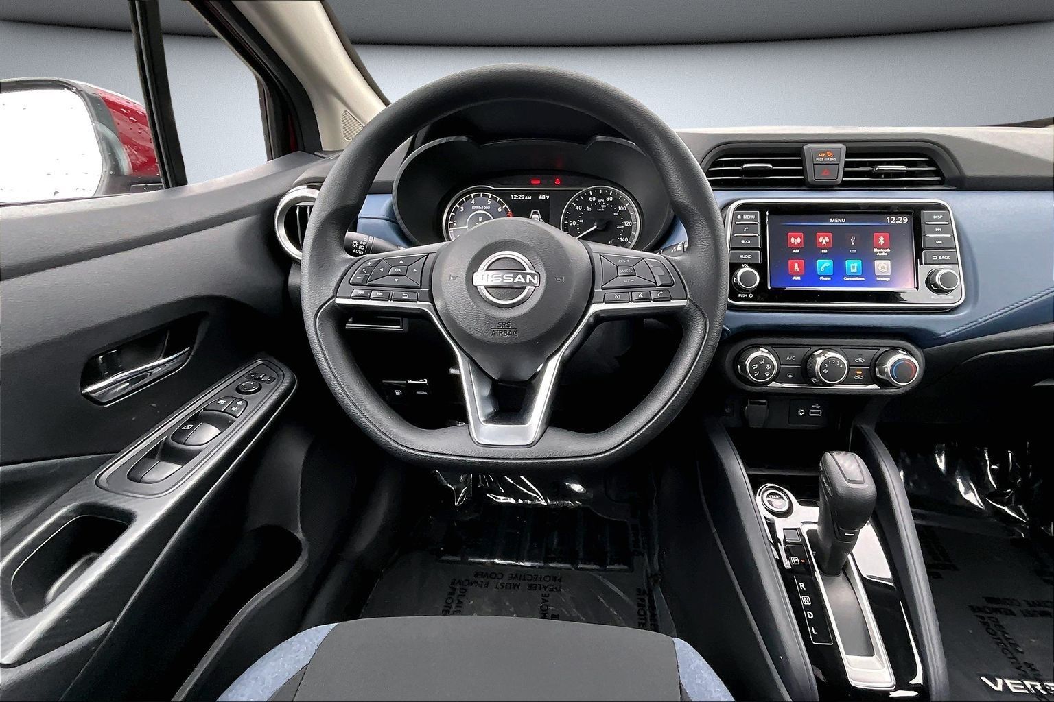 2025 Nissan Versa 1.6 SV CVT's photo