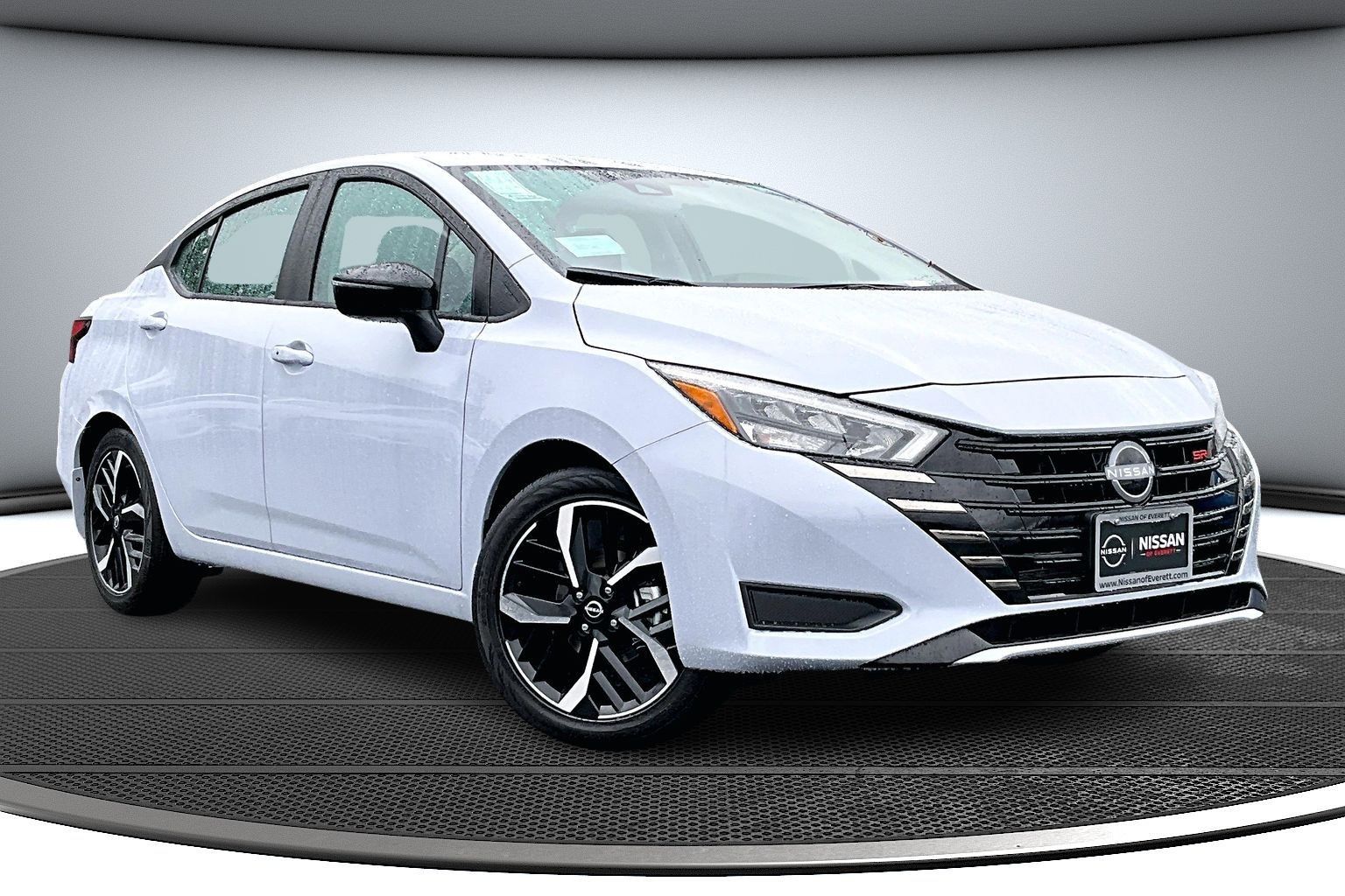 2025 Nissan Versa Sedan SR's photo