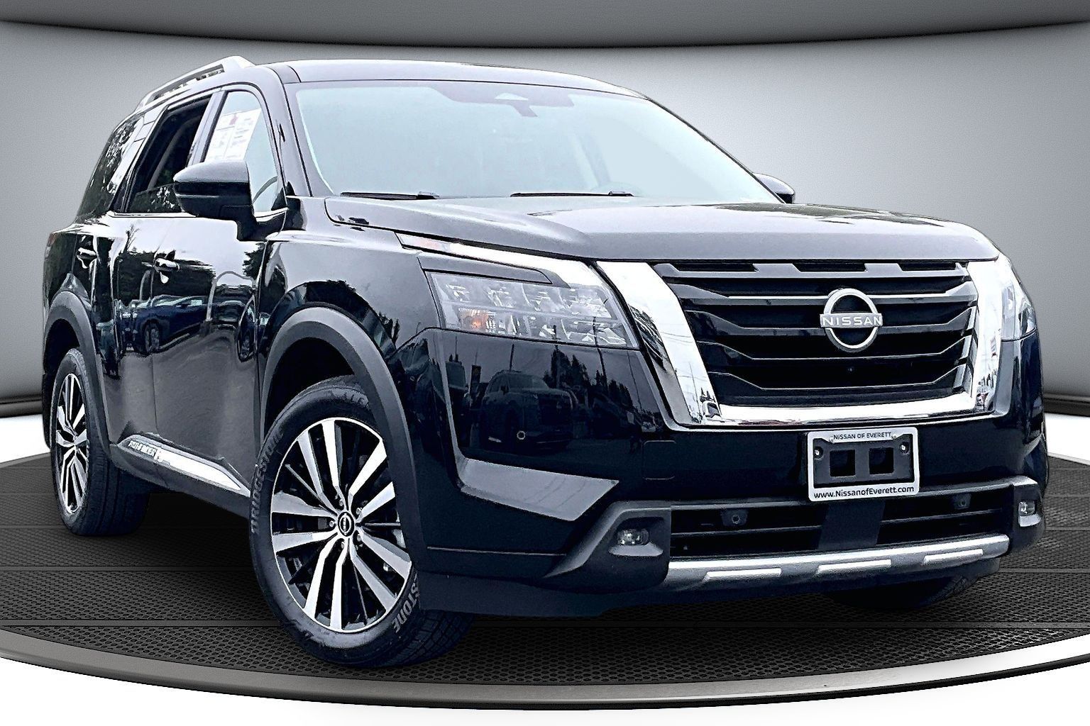 2025 Nissan Pathfinder Platinum 4WD's photo