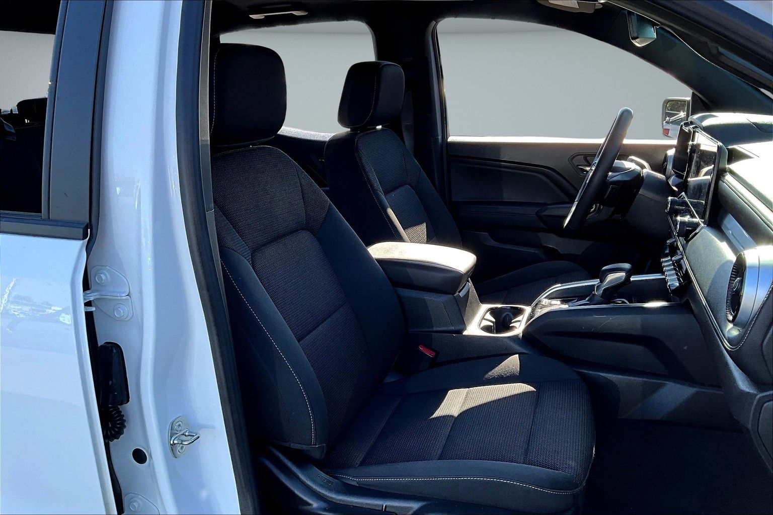 2023 Chevrolet Colorado LT - Photo 29