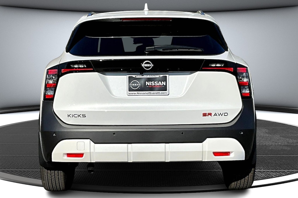 New 2025 Nissan Kicks SR SUV