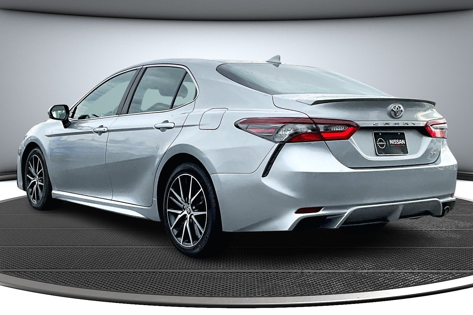 2022 Toyota Camry SE photo 4