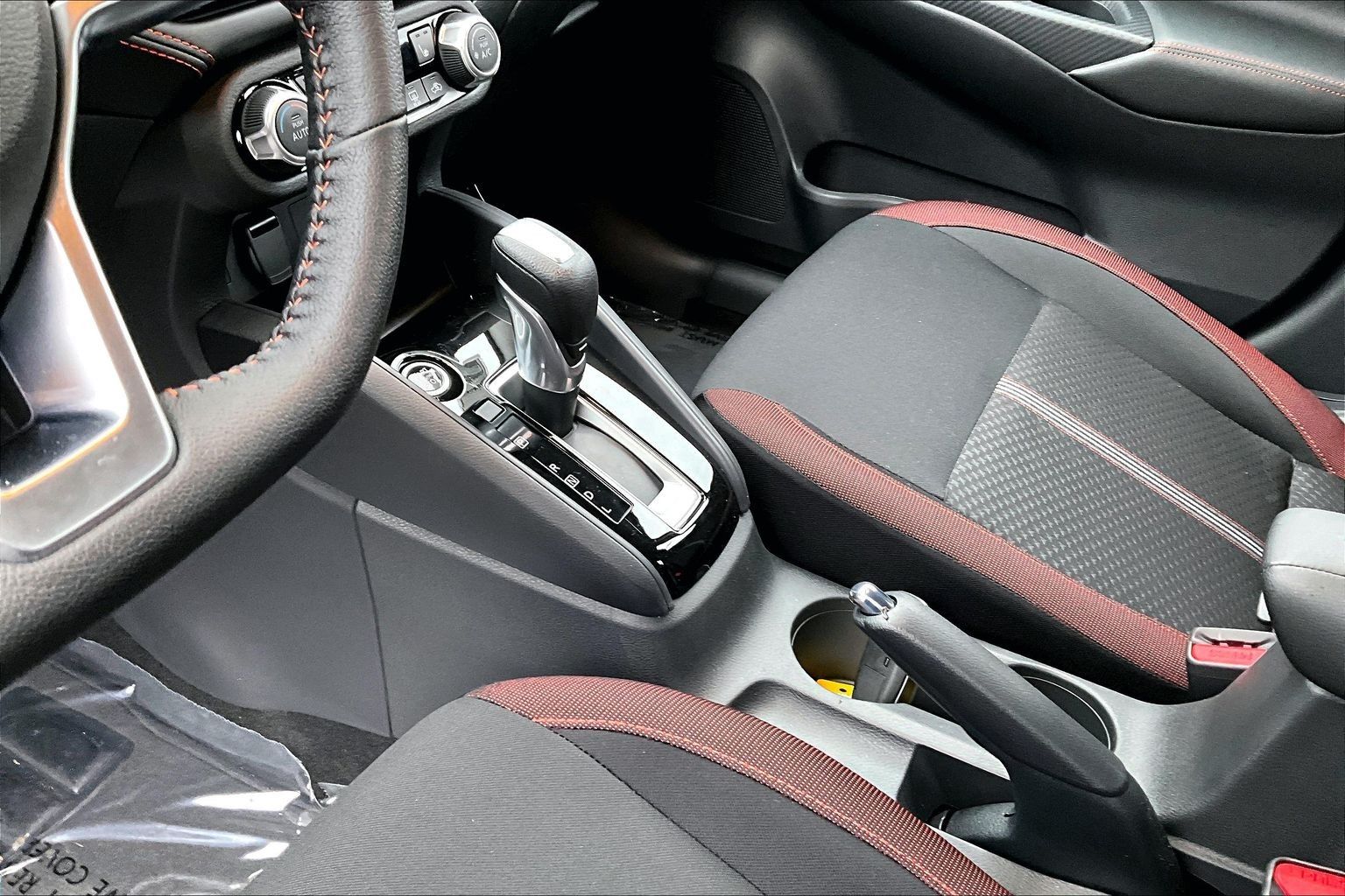 2025 Nissan Versa Sedan SR - Photo 9