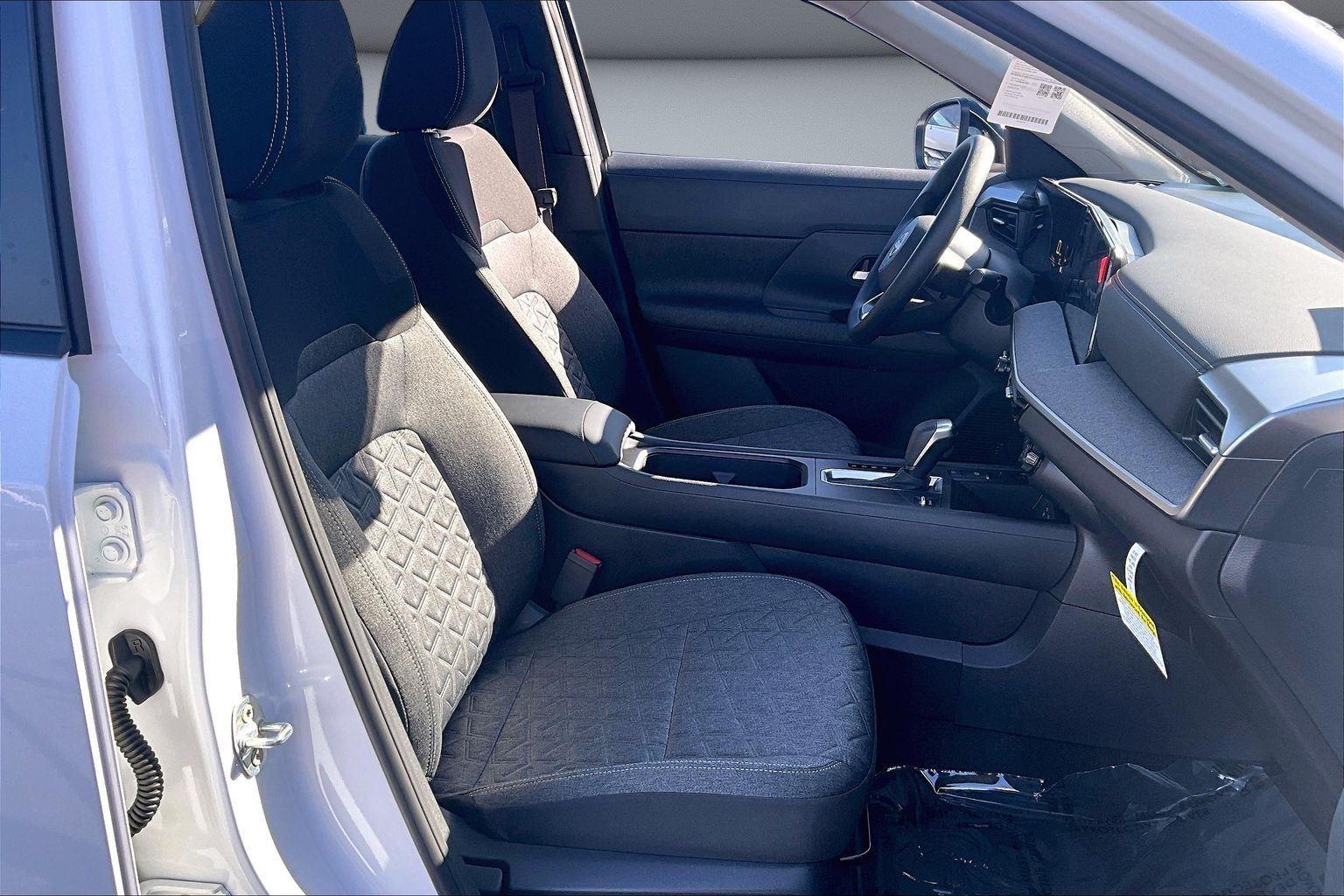 2026 Nissan KICKS SV AWD | CarEdge | CarEdge
