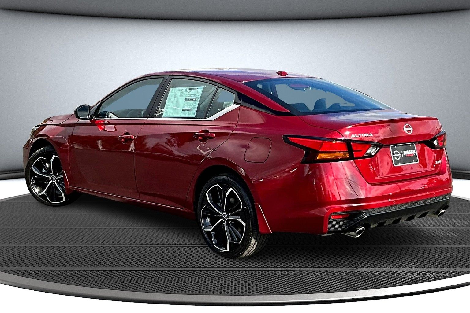 2025 Nissan Altima SR photo 3