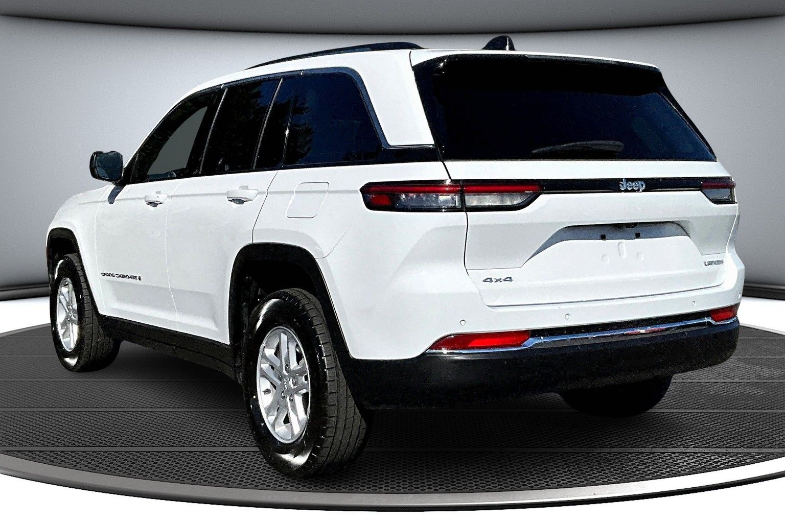 2023 Jeep Grand Cherokee Laredo Altitude photo 4
