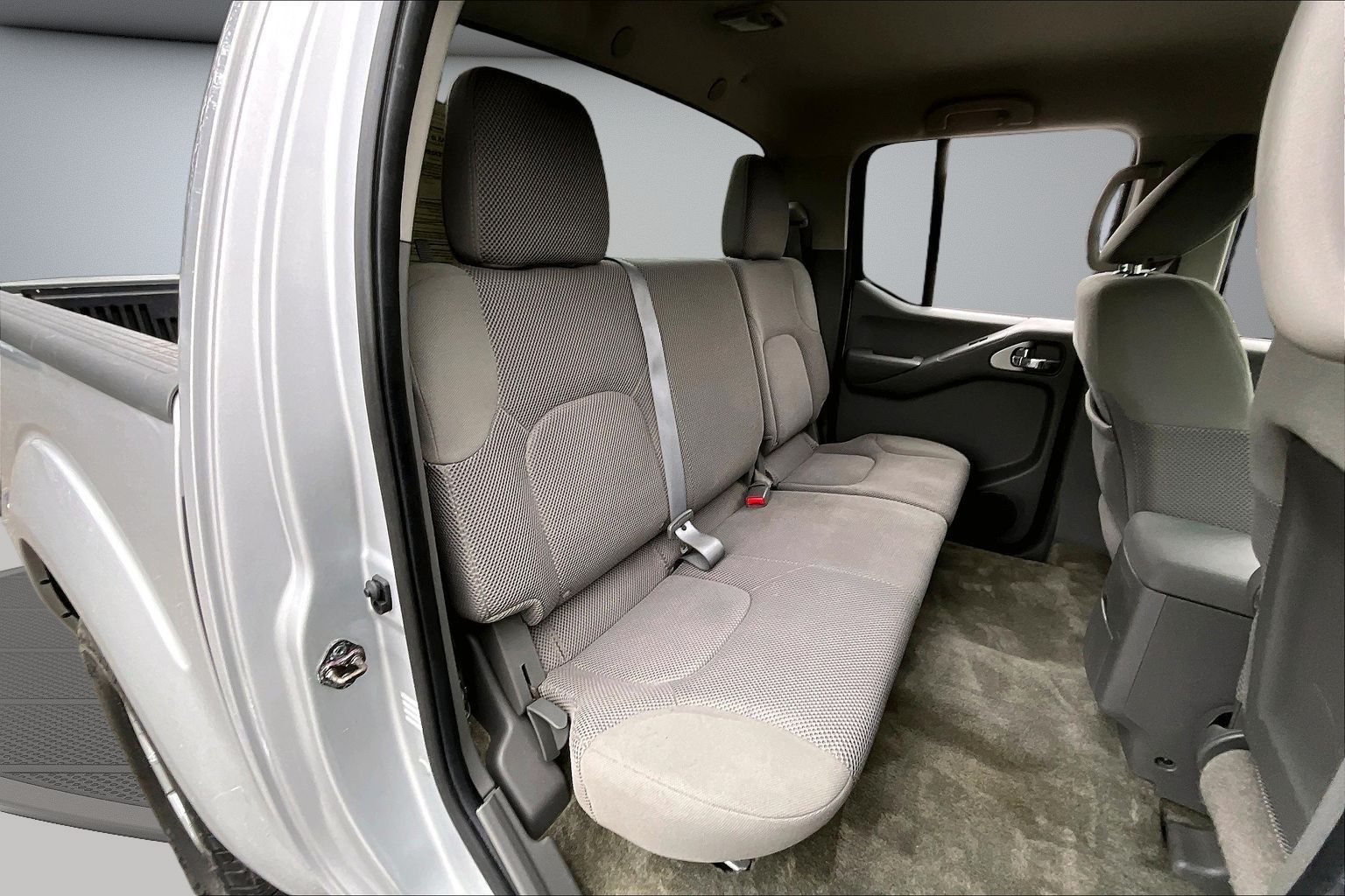 2013 Nissan Frontier SV - Photo 23