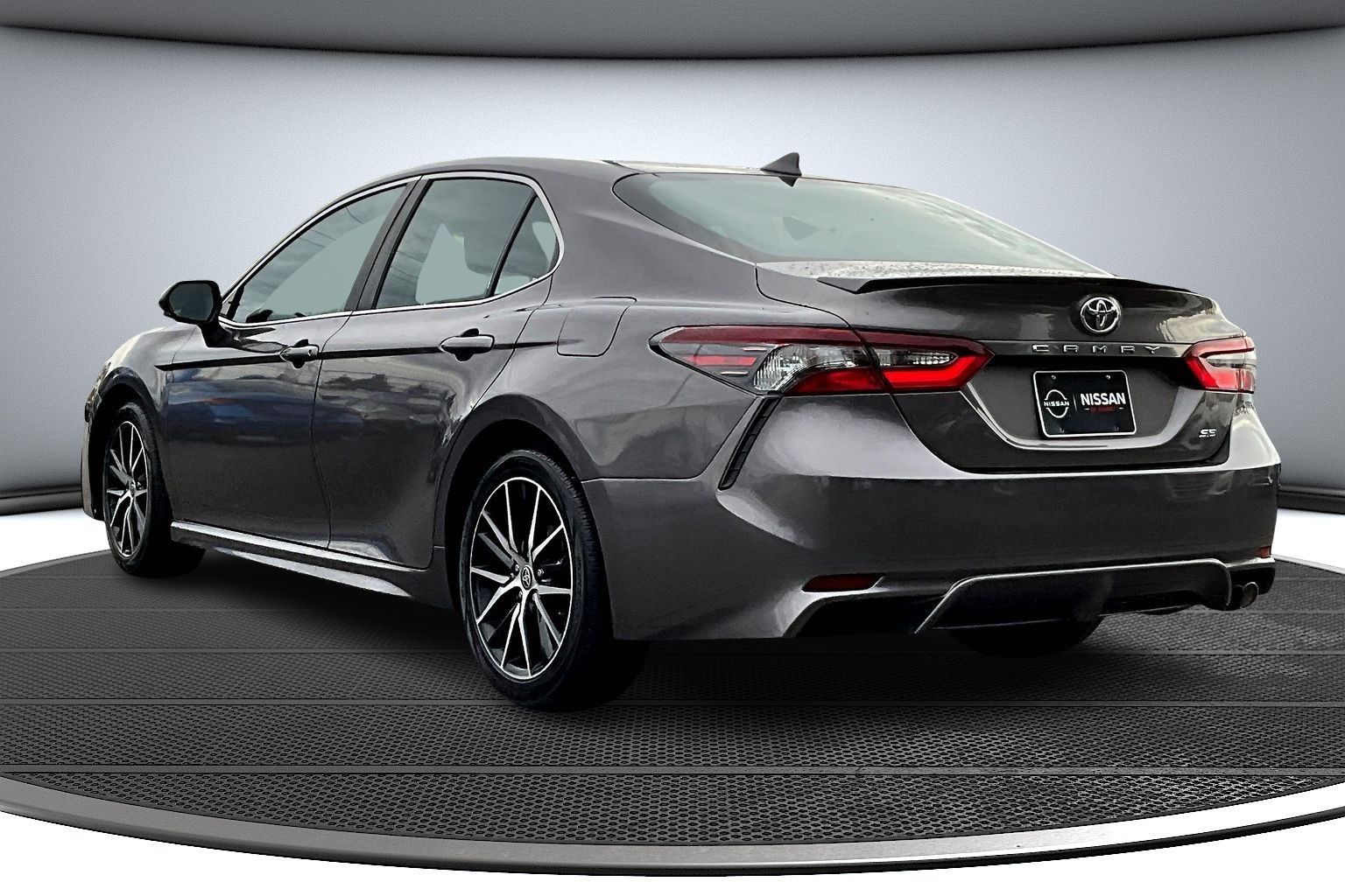 2022 Toyota Camry SE photo 4
