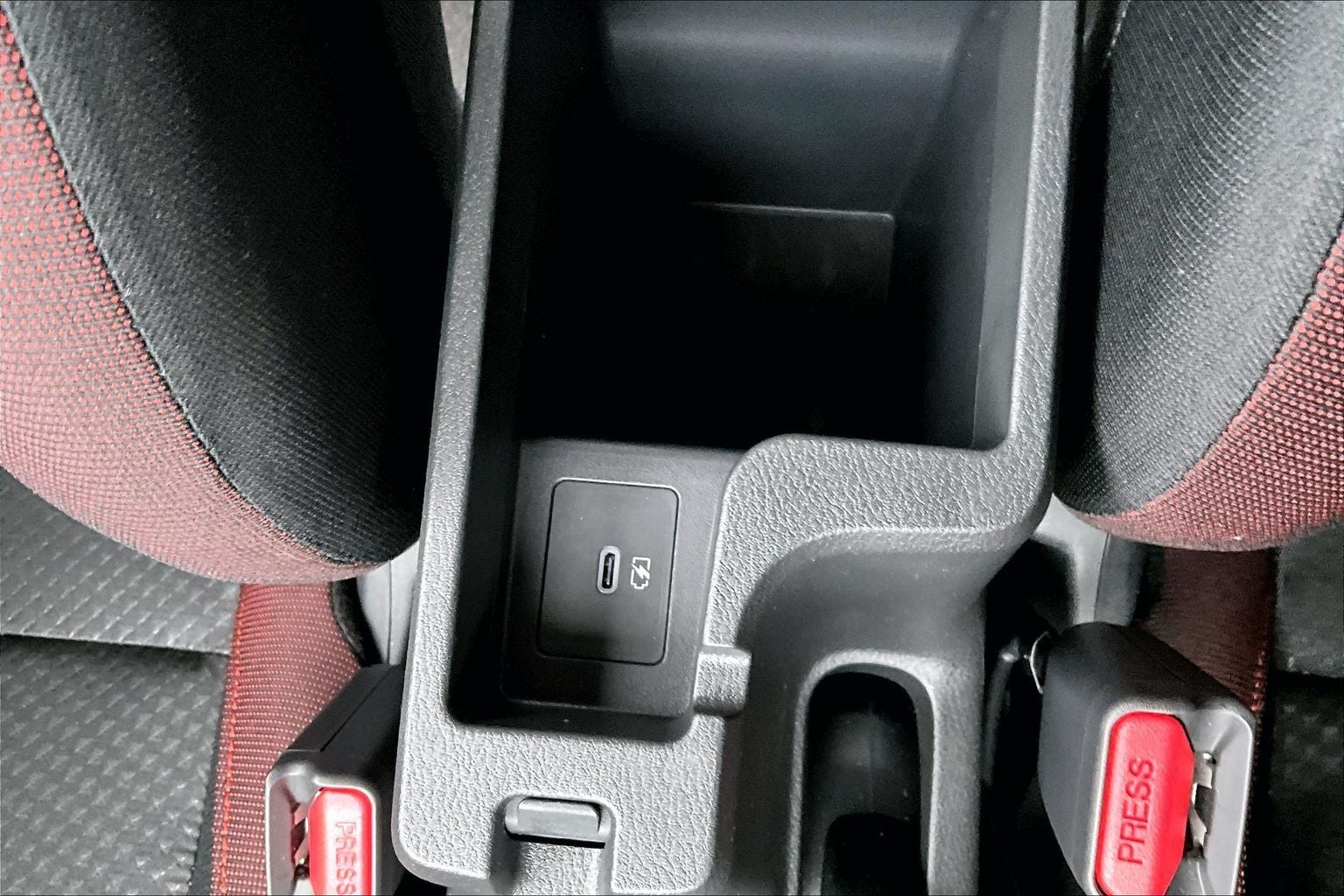 2025 Nissan Versa Sedan SR - Photo 7