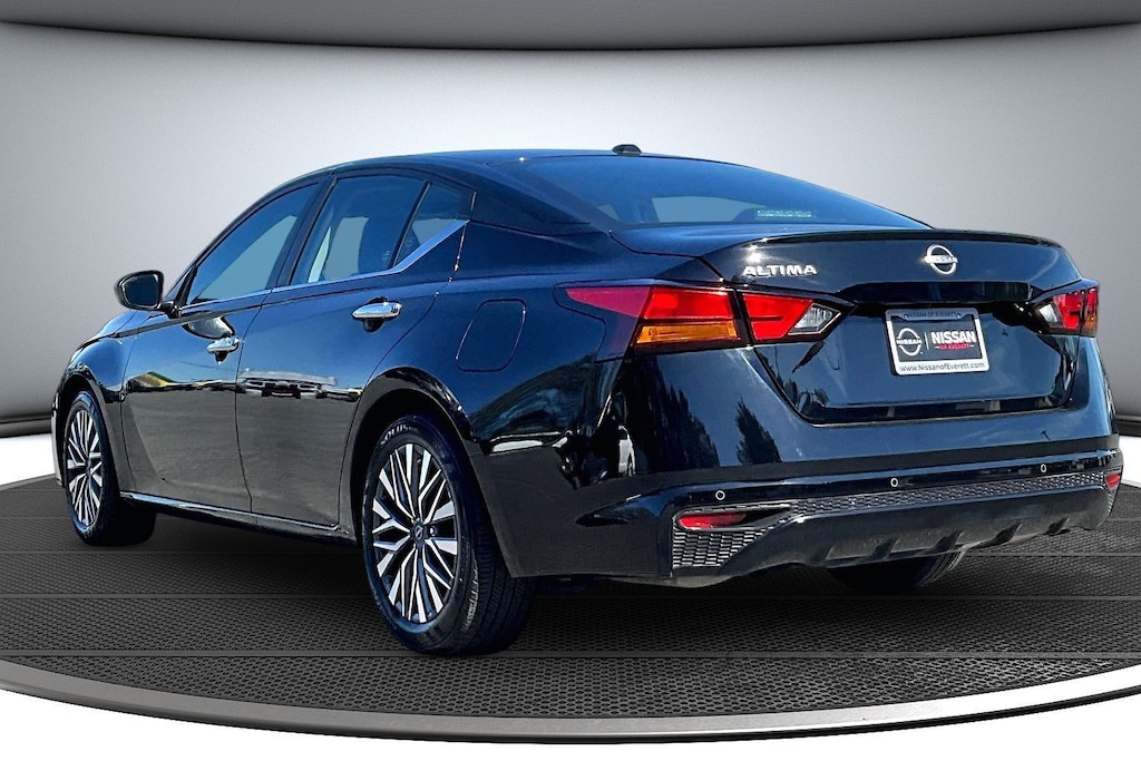 Used 2025 Nissan Altima SV Sedan