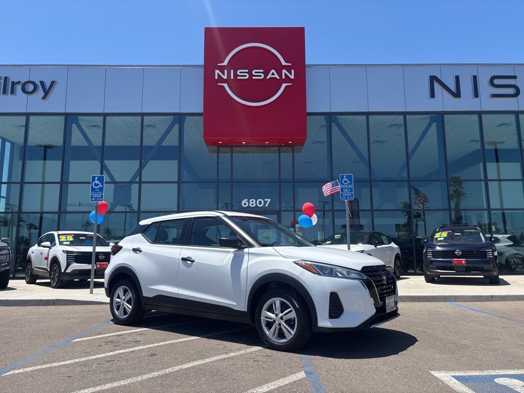 2025 Nissan Kicks Play 1.6 FWD's photo