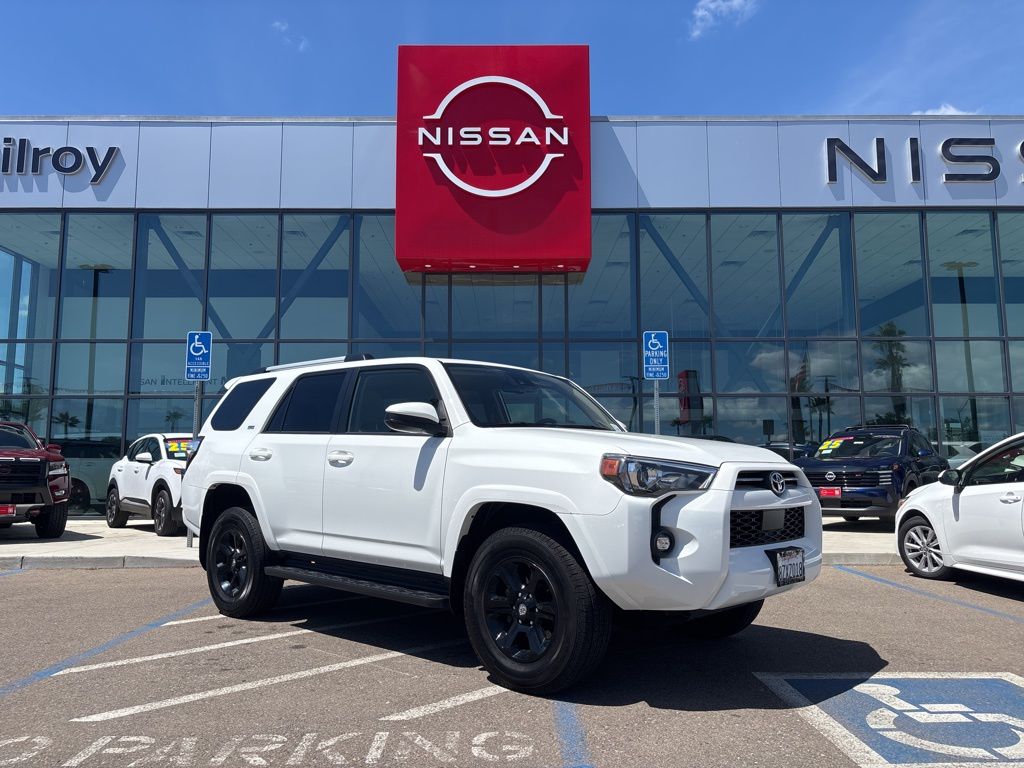 2022 Toyota 4Runner SR5 4WD V6's photo