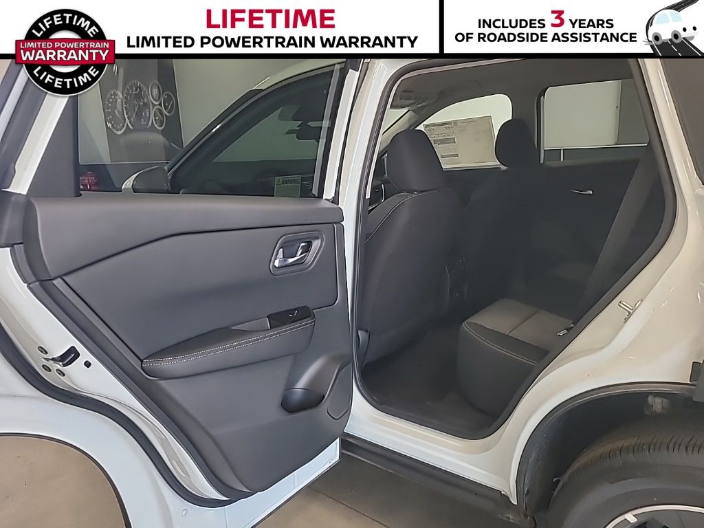 2025 Nissan Rogue SV - Photo 28