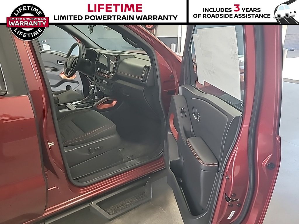 2025 Nissan Frontier PRO-4X - Photo 12