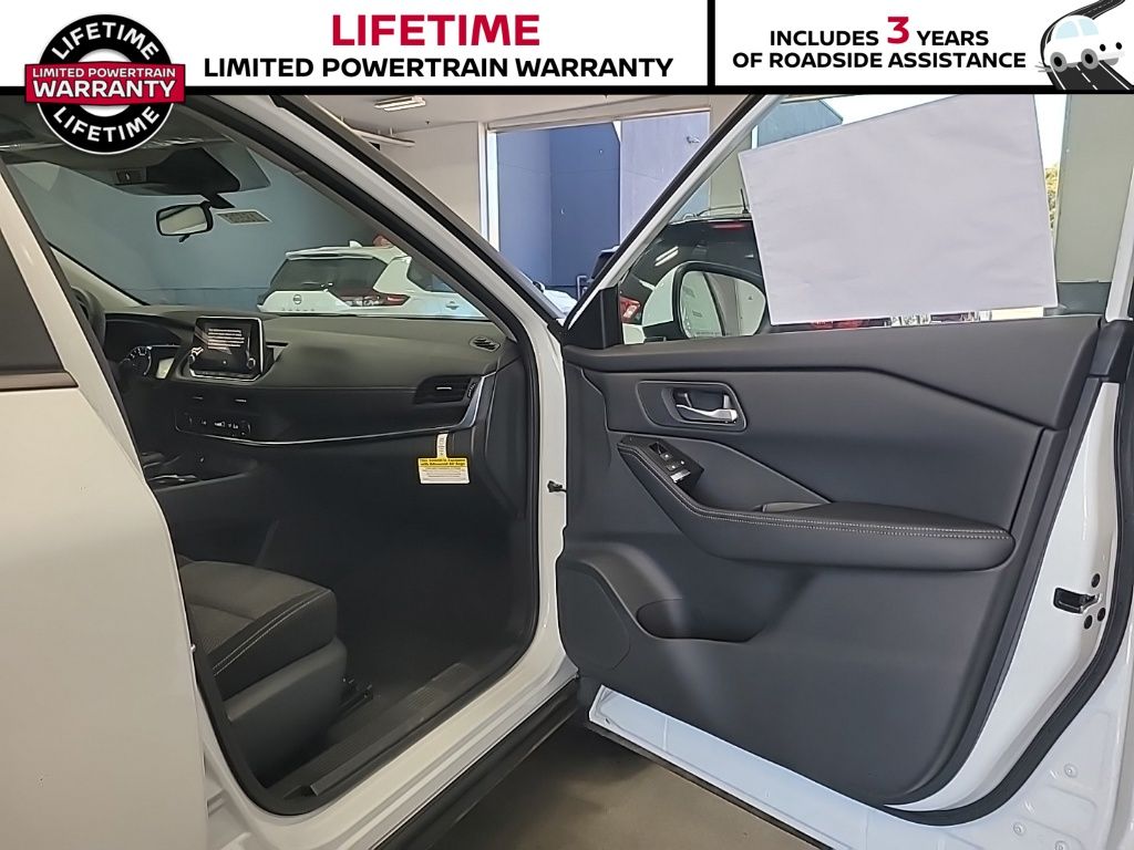 2025 Nissan Rogue SV - Photo 21